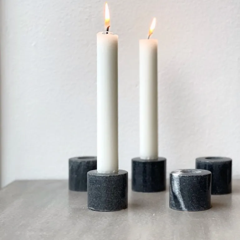 Lysestage I sort marmor