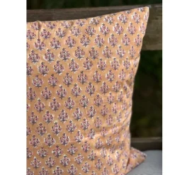 Pudebetræk med rosa blomst 50x50 cm