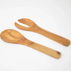 Salatbestik i lys oliventræ